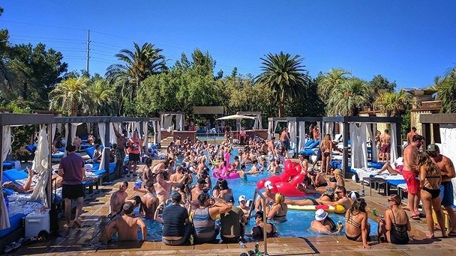 topless pool parties las vegas daydream the m resort